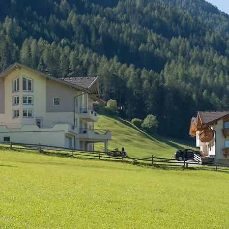 Appartementhaus Pinnisblick 아파트